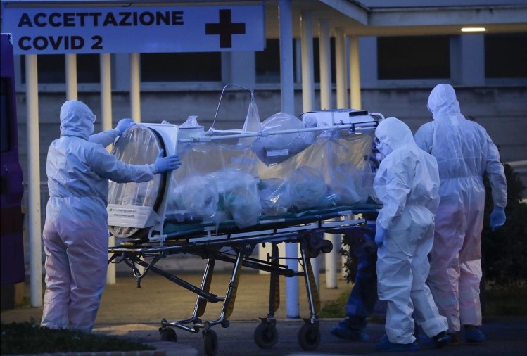 Άλλοι 370 νεκροί από κορωνοϊό στη Βρετανία - Media