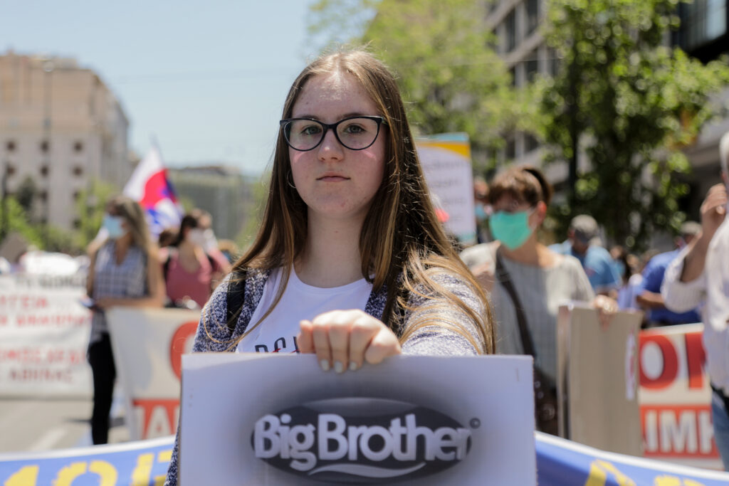 Επιστροφή στα θρανία για τους μαθητές γυμνασίων και λυκείων – Αντιδράσεις για τον «Big Brother» στις αίθουσες - Media