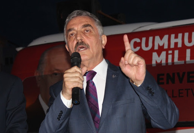 «Οχετός» από Τούρκο εθνικιστή: Απειλεί με νέα Μικρασιατική Καταστροφή - Θα κολυμπήσετε ως τη Σικελία - Media