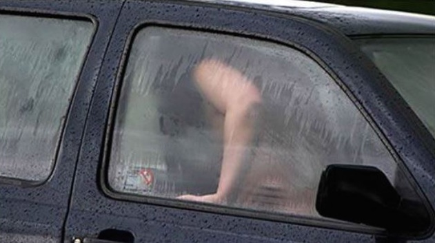 Έκανε σεξ με πτώμα στη μέση του δρόμου σε δημόσια θέα – Οι αστυνομικοί έμειναν με το στόμα ανοιχτό - Media