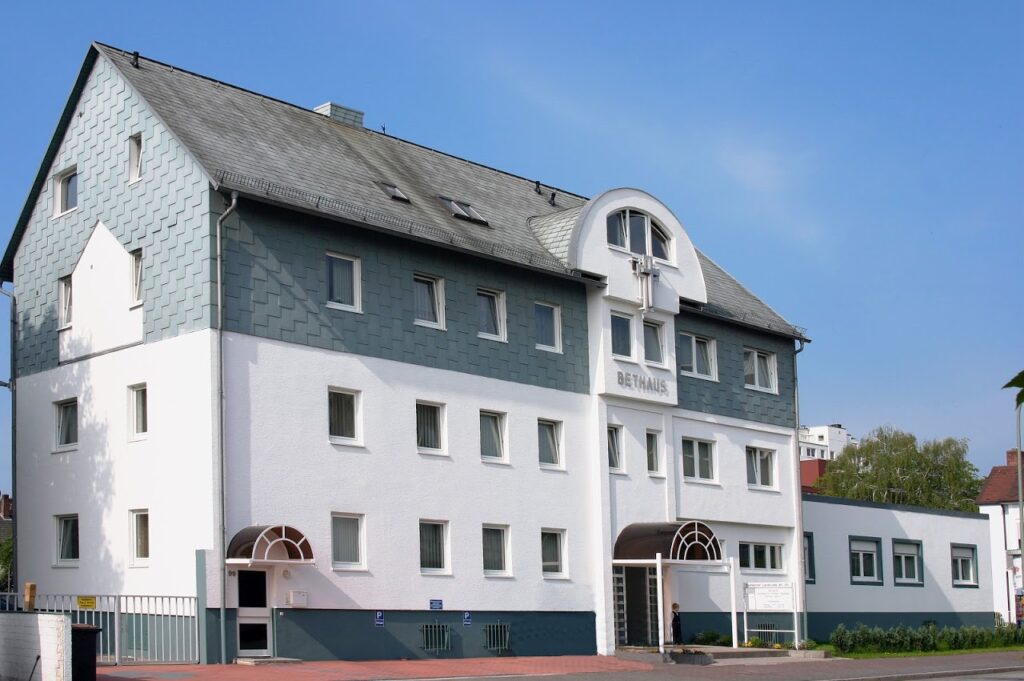 Μόσιαλος για πιστούς και εκκλησίες: Κοιτάξτε τι πάθανε στη Φραγκφούρτη - Media