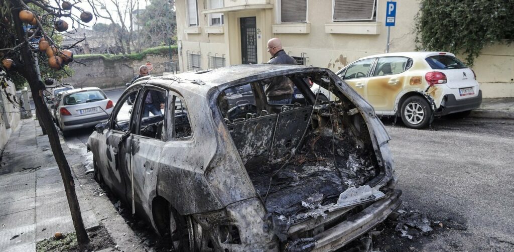 Θεσσαλονίκη: Μπαράζ εμπρηστικών επιθέσεων στην Ευκαρπία - Media