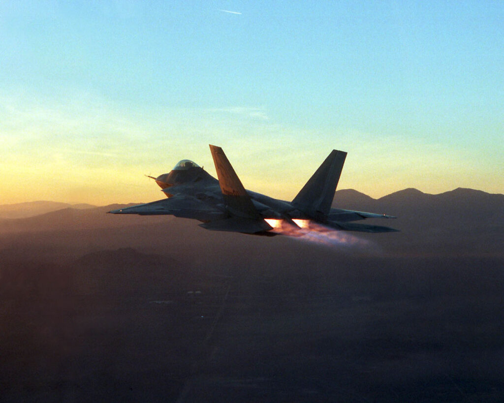 Σοκ στην Πολεμική Αεροπορία των ΗΠΑ: Συνετρίβη F-22 στη Φλόριντα (Photo) - Media