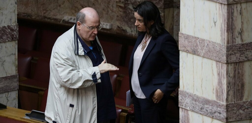 Σφοδρή κόντρα Φίλη-Κεραμέως για τις κάμερες - Media