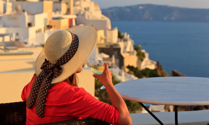 Bild για τουρισμό στην Ελλάδα: Το ελληνικό κρασί είναι ήδη παγωμένο - Media
