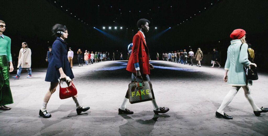 Alessandro Michele: Ο διευθυντής δημιουργικού του οίκου Gucci παρέδωσε τη σκυτάλη στα μοντέλα - Media