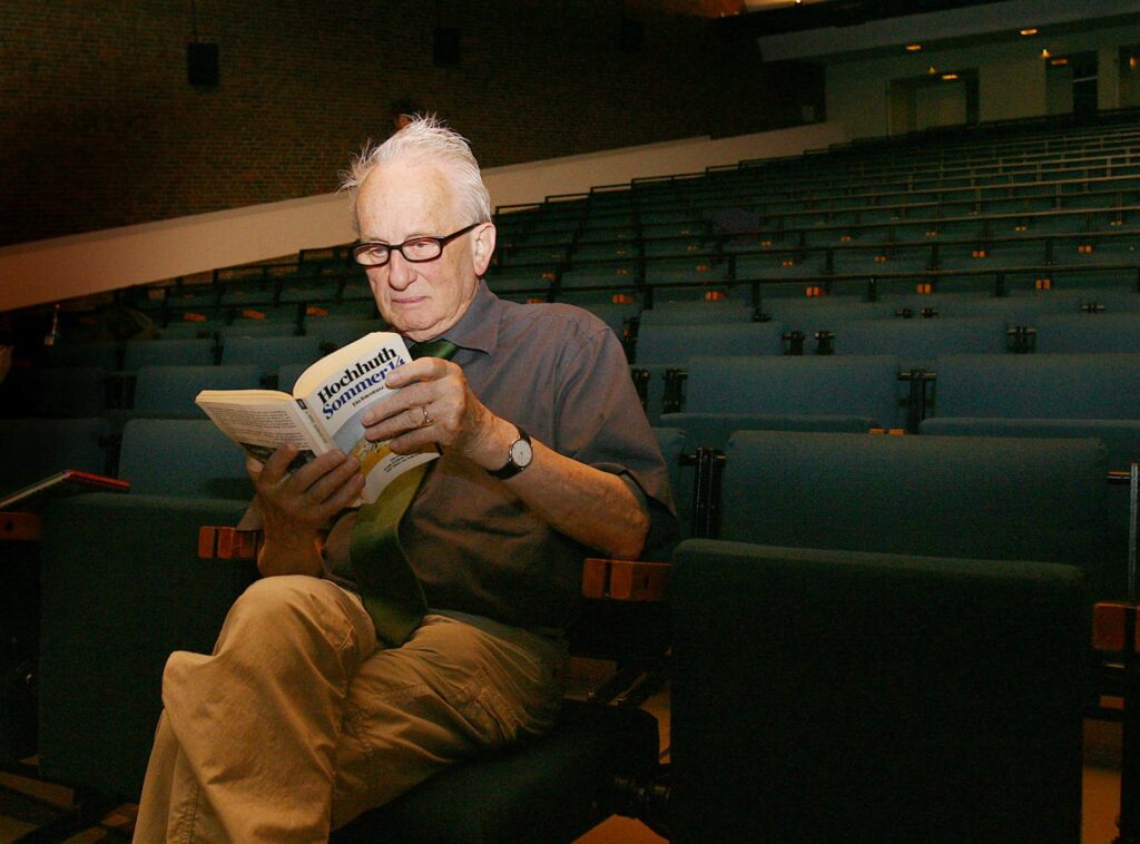 Πέθανε ο «εκρηκτικός» συγγραφέας Ρολφ Χόχουτ - Media