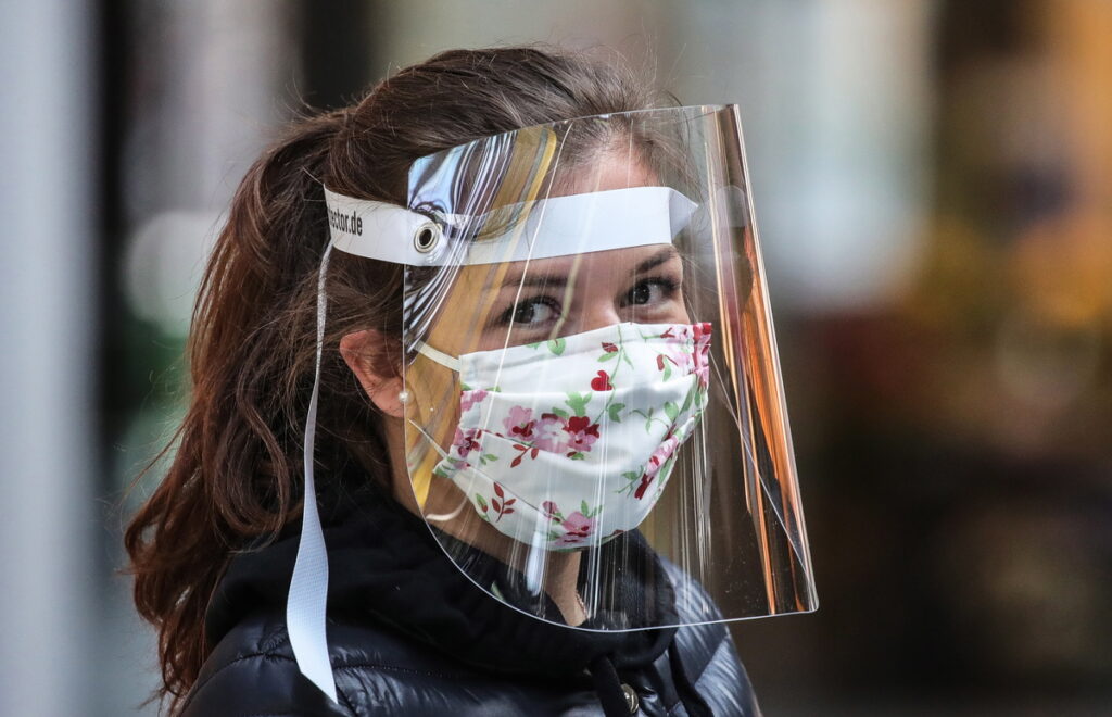 Υποχρεωτική και στην Ισπανία η χρήση μάσκας από τη Δευτέρα στα μέσα μαζικής μεταφοράς - Media