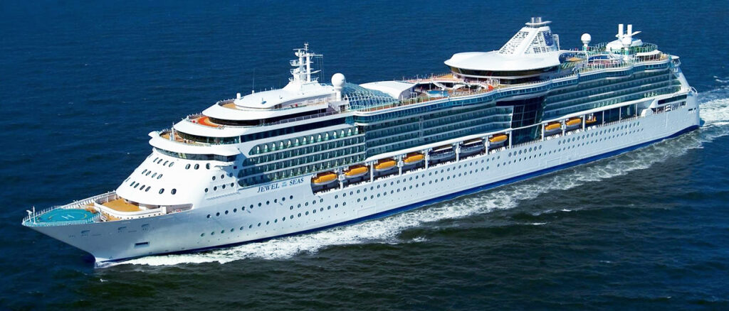 Τι έδειξαν οι κάμερες του Jewel of the Seas για τον 27χρονο ναυτικό -  48 ώρες αργότερα κατάλαβαν την απουσία του - Media