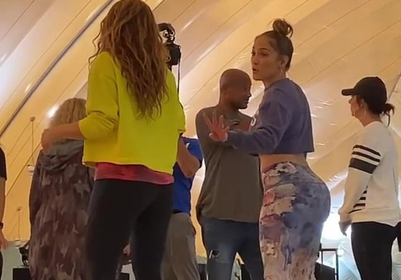 Η Τζένιφερ Λόπεζ κάνει μάθημα χορού στη Σακίρα! (Video) - Media