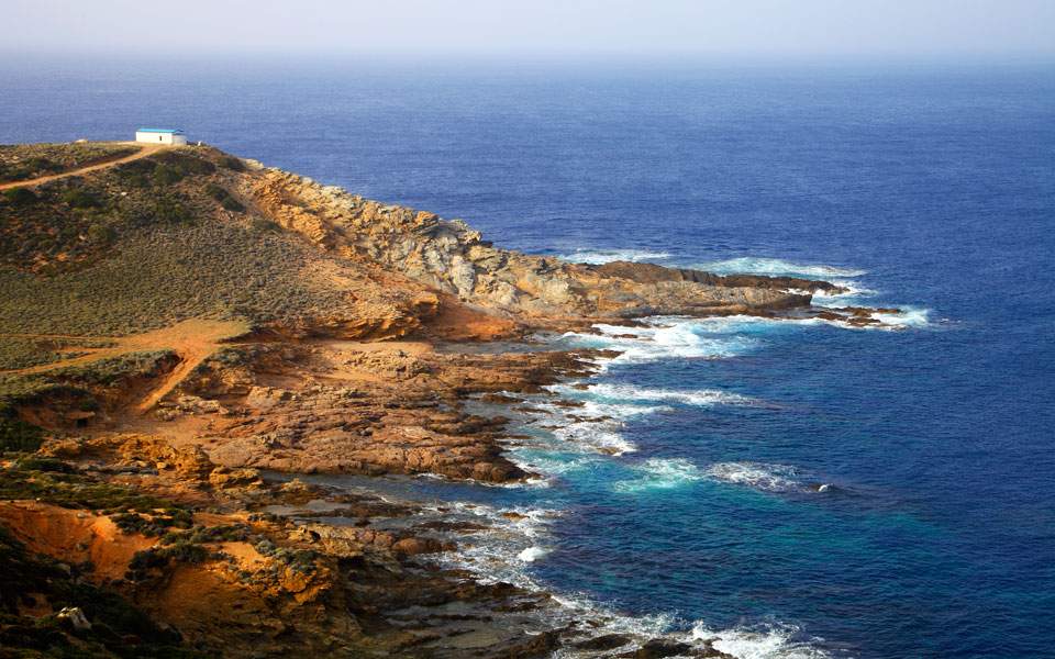 Μηχανική βλάβη σε φορτηγό πλοίο στο στενό του Καφηρέα - Media