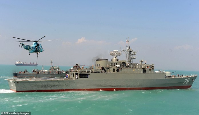 Κόλπος Ομάν: Πύραυλος χτύπησε ιρανικό πολεμικό πλοίο από λάθος στη διάρκεια ναυτικής άσκησης (Photos/Video) - Media