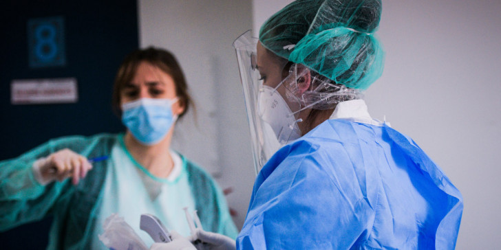 Τουλάχιστον 373.000 οι νεκροί, περισσότερα από 6.2 εκατ. τα κρούσματα κορωνοϊού - Media