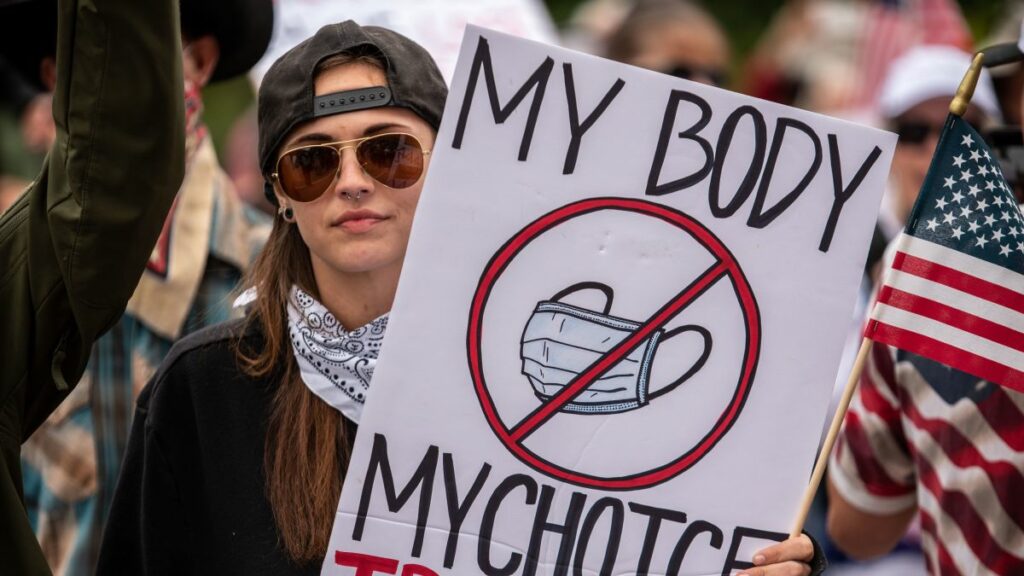 Άρχισε στις ΗΠΑ ο ιδεολογικός «πόλεμος της μάσκας» - Media