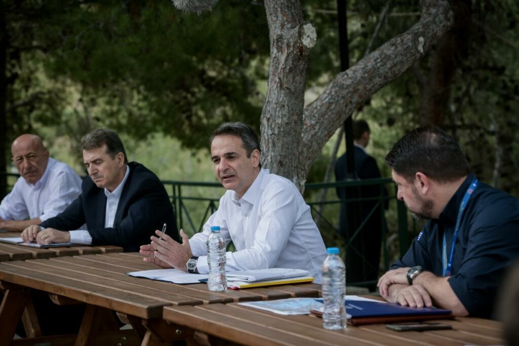 Guardian: Η κυβέρνηση Μητσοτάκη χρησιμοποιεί την πανδημία για αδιαφανή διαχείριση δημοσίου χρήματος - Media