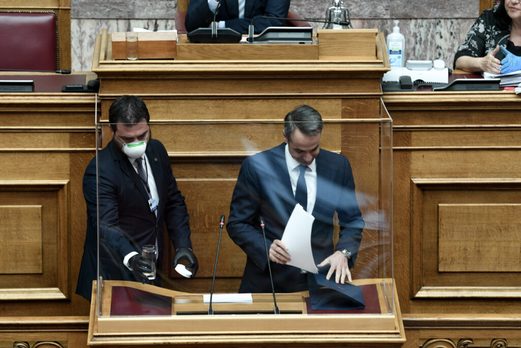 Βουλή: Γιατί ο Νίκος Βούτσης χειροκρότησε τον Κυριάκο Μητσοτάκη   - Media