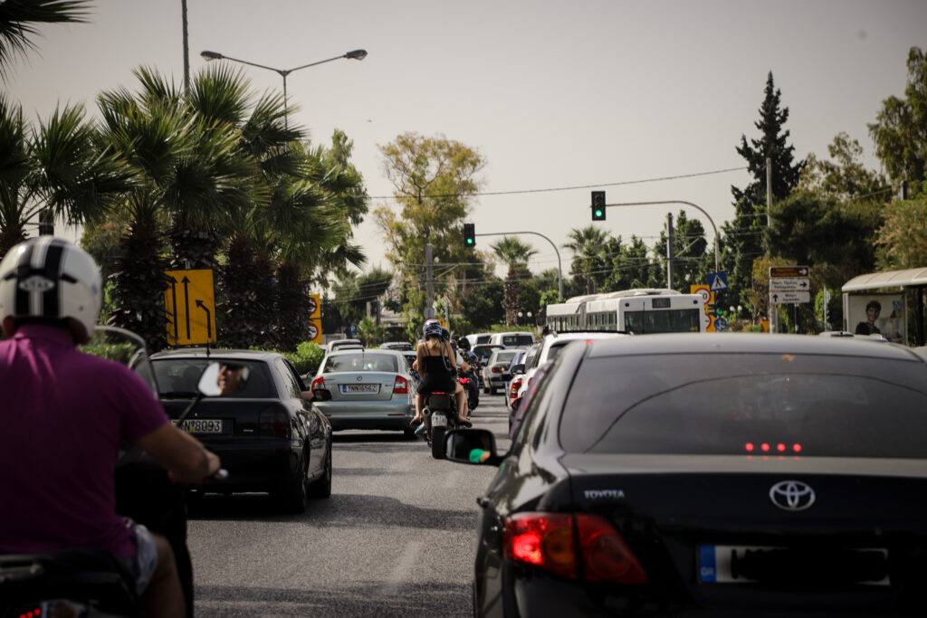 Ταλαιπωρία για μια ανάσα δροσιάς: «Στο κόκκινο» η παραλιακή προς Γλυφάδα – Κίνηση και στη Βουλιαγμένης (Χάρτης) - Media