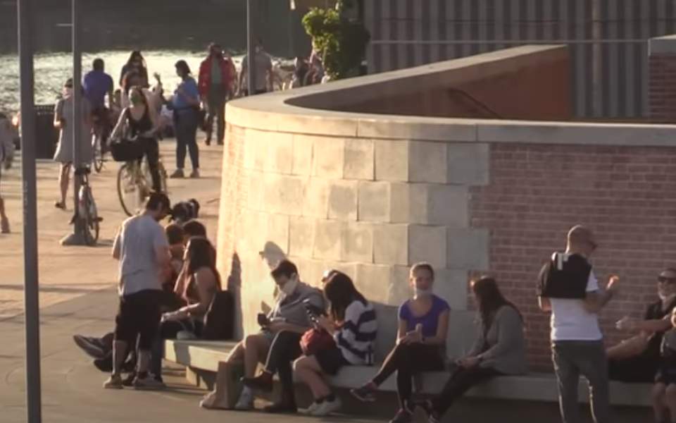 Μιλάνο όπως Αγία Παρασκευή: Κοσμοσυρροή στην περιοχή Ναβίλι, έξαλλος ο δήμαρχος - Media