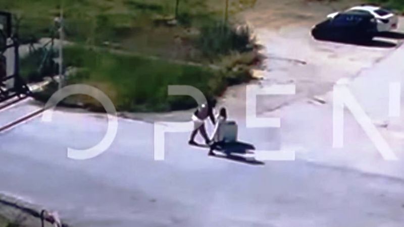 Φυλακές Νιγρίτας: Σωφρονιστικός σέρνει καρότσι με σοκολάτες και γαλακτομπούρεκο για κρατούμενο (Video/Photos) - Media