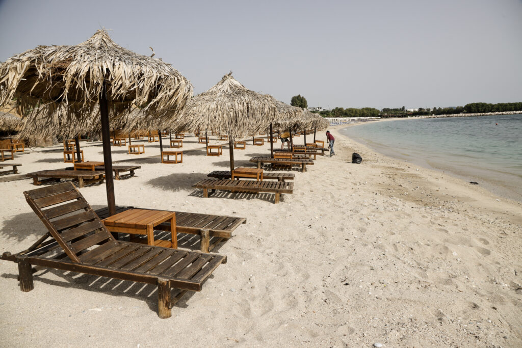 «Επίσημη πρώτη» για τις 515 οργανωμένες παραλίες της χώρας – Πώς θα λειτουργούν με μέτρα προστασίας για τον κορωνοϊό - Media