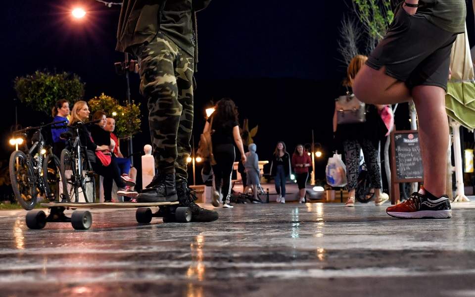 Έρχεται «καμπάνα» για τα υπαίθρια πάρτι: 5.000 ευρώ πρόστιμο και σφράγισμα καταστημάτων - Media