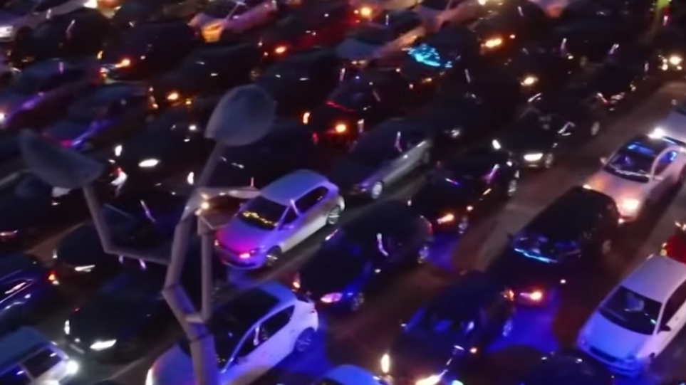 Γερμανοί... πάρταραν στα αυτοκίνητά τους λόγω κορωνοϊού! (Video) - Media