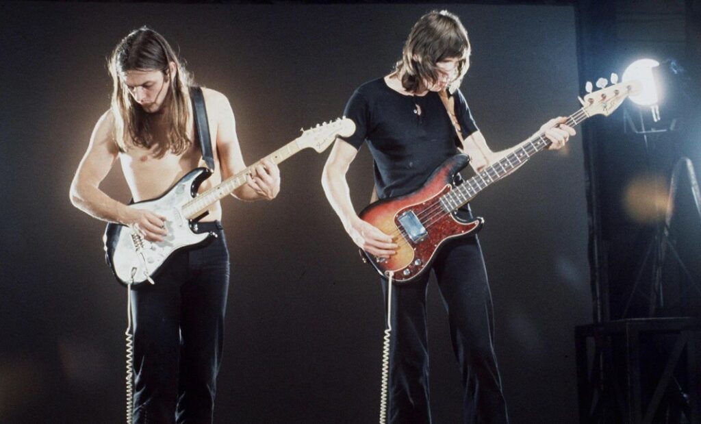 «Πόλεμος» στους Pink Floyd - «Σκοτώνονται» Waters και Gilmour (Photo | Video) - Media