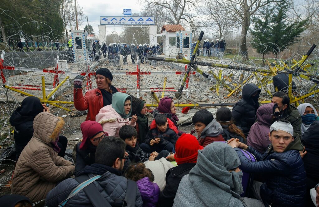 Guardian: Πρόσφυγες έγιναν πιόνια στο παιχνίδι του Ερντογάν (Photos) - Media