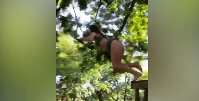 Η πιο παράξενη πτώση: Πέφτει από το σχοινί όπου είχε κρεμαστεί και μοιάζει να χτυπάει σε ένα αόρατο τοίχο στον αέρα (Video) - Media