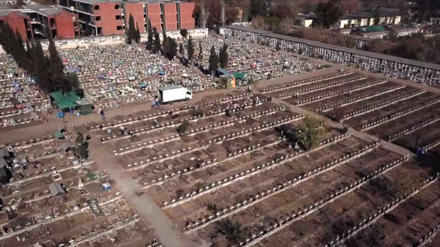 Χιλή: Χιλιάδες τάφοι καθαρίζονται στο Σαντιάγο καθώς ο κορωνοϊός προελαύνει (Video) - Media