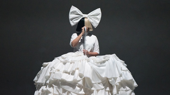 «Saved My Life»: Με νέο τραγούδι επιστρέφει η Sia (Video) - Media