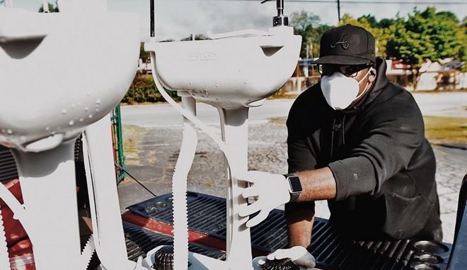 Φορητοί νιπτήρες στις ΗΠΑ για να πλένουν τα χέρια τους οι άστεγοι (Video) - Media