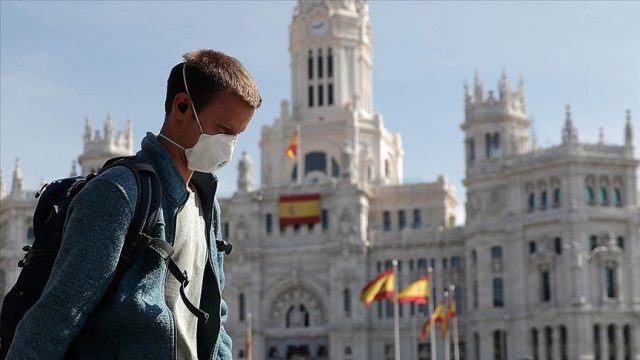 Μεγάλη ημέρα για τους Ισπανούς: Βγαίνουν από τα σπίτια τους μετά από 49 ημέρες! - Media