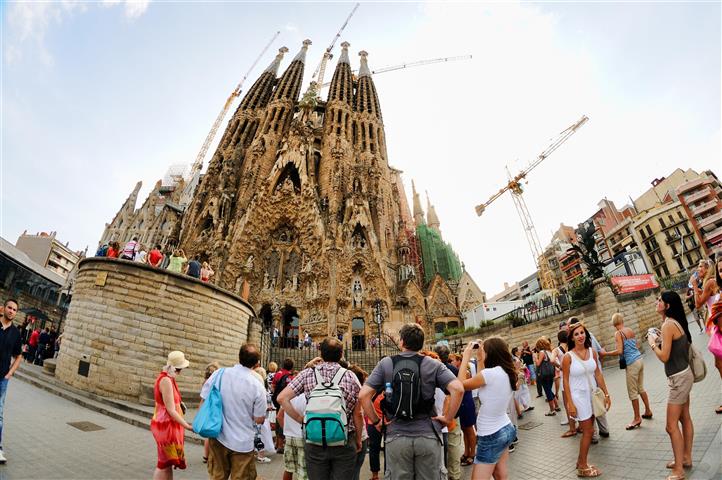 Από τον Ιούλιο ξανά τουρίστες στην Ισπανία – Η χώρα προσπαθεί να «ανασάνει» από τον κορωνοϊό - Media