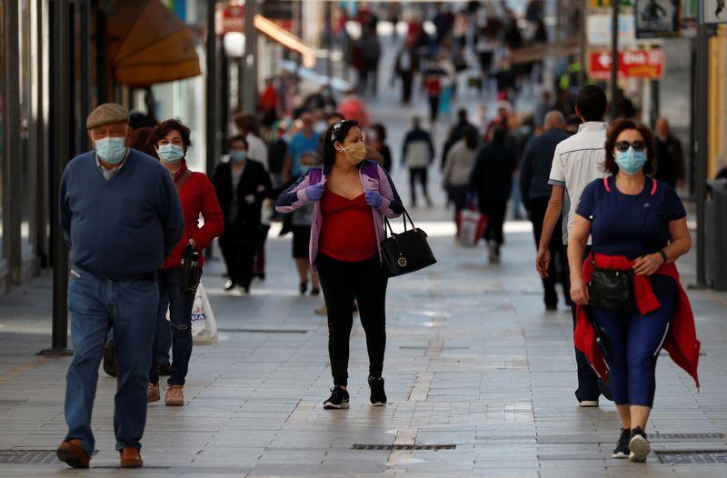 Εκατομμύρια ακόμη Ισπανοί βγαίνουν από την καραντίνα - Media