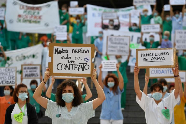 Διαδήλωση υγειονομικών στην Ισπανία: «Δώστε μας τα μέσα για να προσφέρουμε περίθαλψη» (Photos) - Media