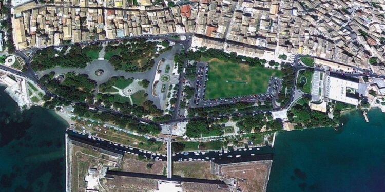Στην Κέρκυρα βρίσκεται, η μεγαλύτερη Πλατεία των Βαλκανίων (Photos) - Media
