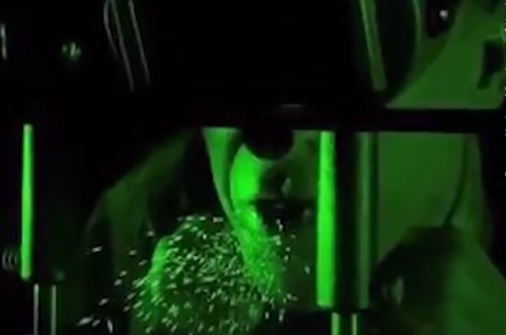 Αποκαλυπτικό βίντεο: Πώς 1 λεπτό ομιλίας διασκορπίζει 1000 σταγονίδια σε κλειστό χώρο!  - Media