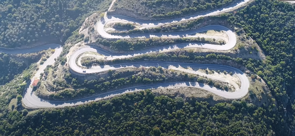 Παλιά Εθνική Οδός Άργους-Τριπόλεως: Ο θρυλικός «Κωλοσούρτης» που «έλιωνε» τις μηχανές (Drone Video) - Media