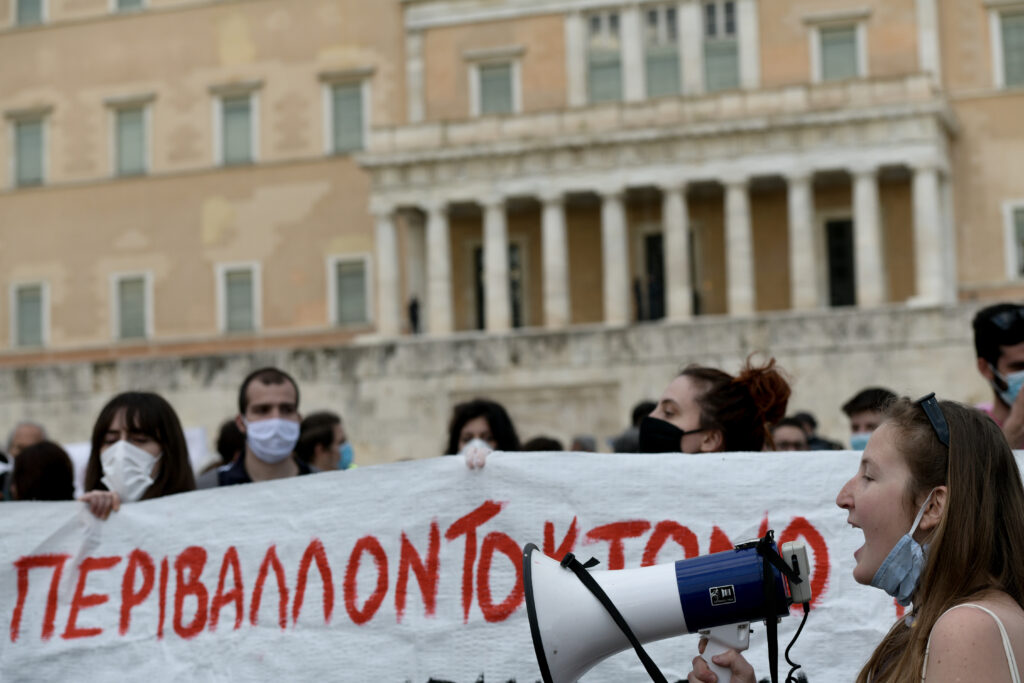 Βουλή: Δεκάδες ΜΑΤ και ΔΙΑΣ επιστρατεύτηκαν για 15 διαδηλωτές κατά νομοσχεδίου για περιβάλλον (Video) - Media