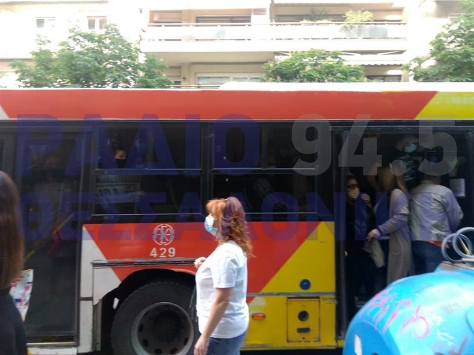 ΟΑΣΘ: Επιστροφή στις... παλιές καλές συνήθειες - «Σαρδέλες» οι επιβάτες στα λεωφορεία (Photos) - Media