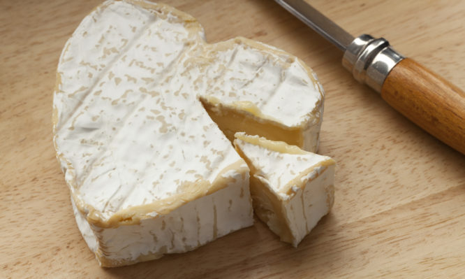 Τι θα συμβεί στην καρδιά αν τρώτε τυρί κάθε μέρα - Media