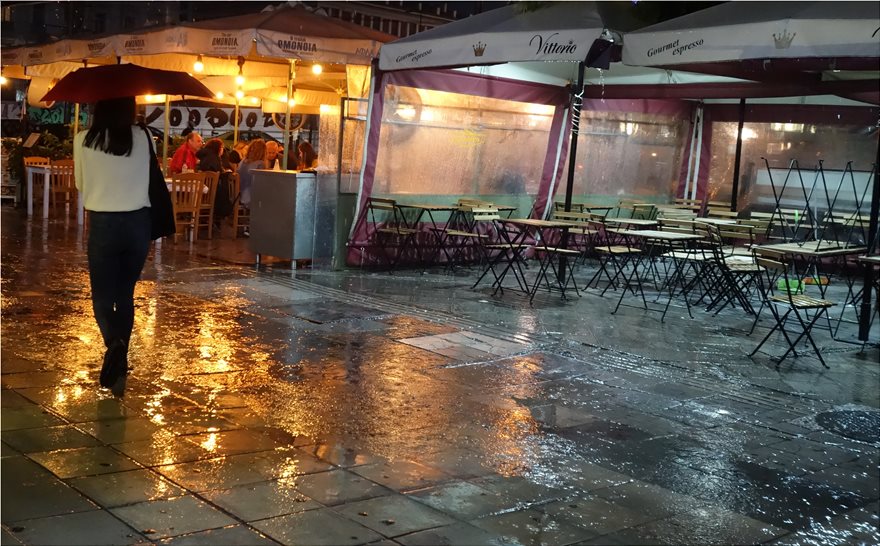 Ισχυρή καταιγίδα στην Αττική - Βροχερός ο καιρός όλη την εβδομάδα - Media