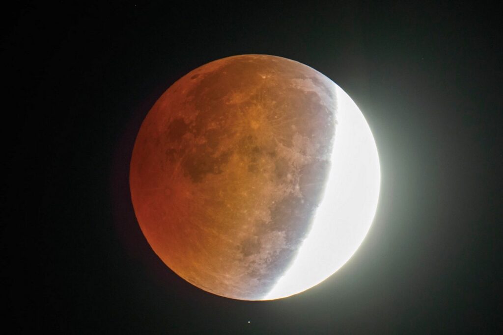 Πανσέληνος και έκλειψη Σελήνης ορατή από την Ελλάδα απόψε - Media