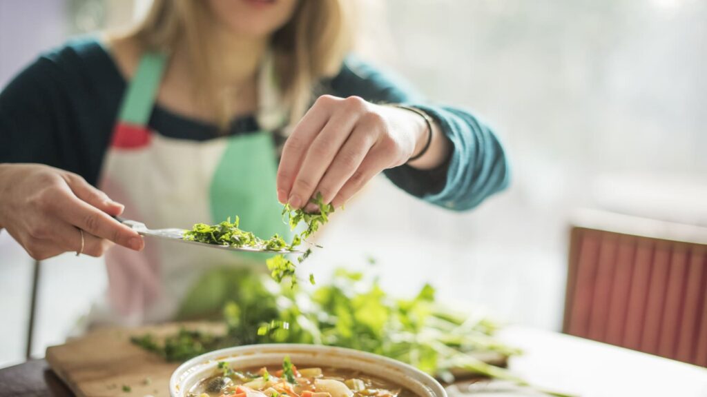 Τα 4 λάθη που κάνετε στο μαγείρεμα και σας παχαίνουν χωρίς να το ξέρετε - Media