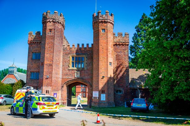 Συνταξιούχος σκοτώθηκε σε μεσαιωνικό κάστρο – Συνελήφθησαν δύο έφηβοι που του πετούσαν πέτρες (Photos) - Media