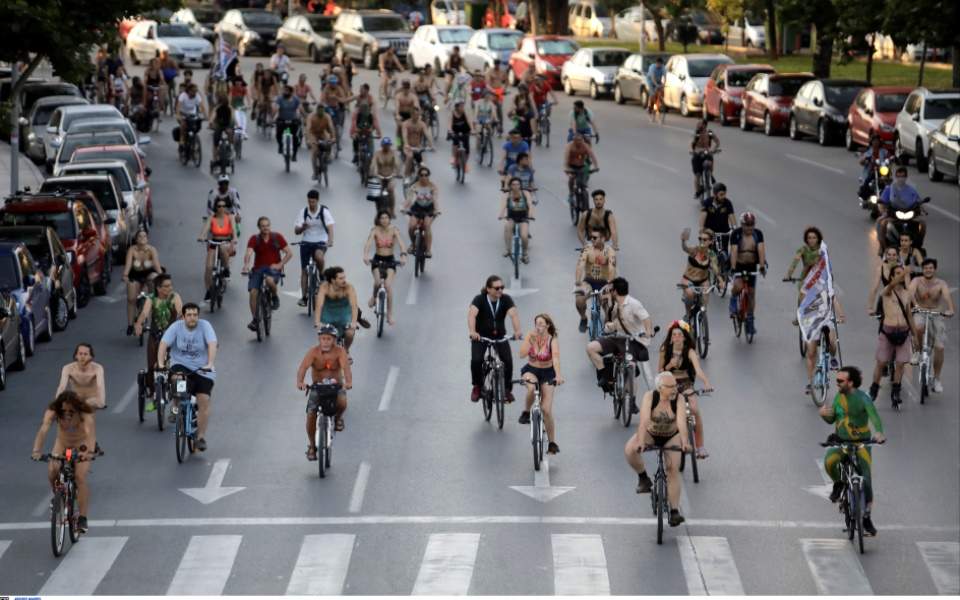 Γυμνή Ποδηλατοδρομία το απόγευμα στη Θεσσαλονίκη - Media