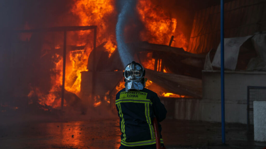 Μεγάλη φωτιά στο ΧΥΤΑ Τεμπλονίου στην Κέρκυρα - Media