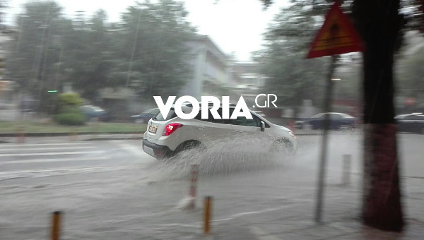 Ισχυρή καταιγίδα στη Θεσσαλονίκη – «Ποτάμια» οι δρόμοι, πλημμύρισαν διαμερίσματα (Photos/Videos) - Media