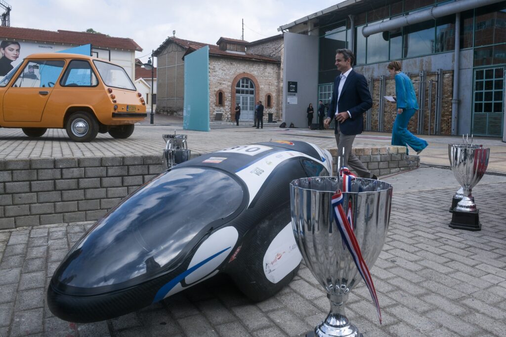 Ηλεκτρικά αυτοκίνητα: Επιδότηση για... λίγους - Τα μπόνους για την αγορά - Τι ισχύει για ποδήλατα, σκούτερ - Media